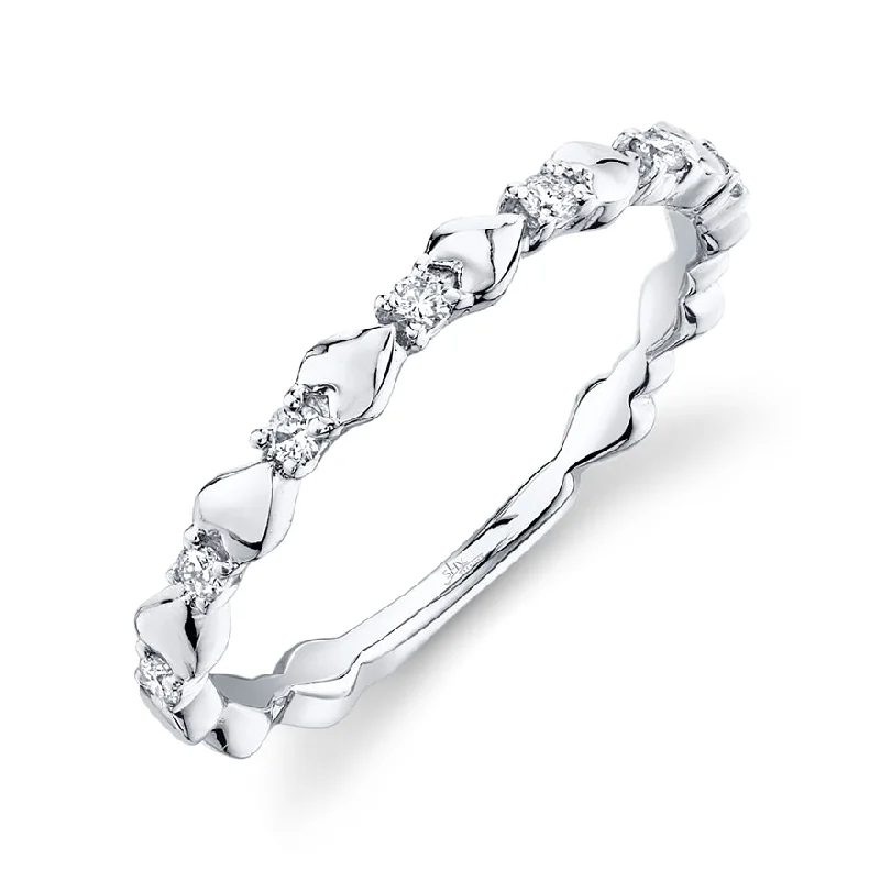 14K White Gold Diamond Lady's Hearts Band