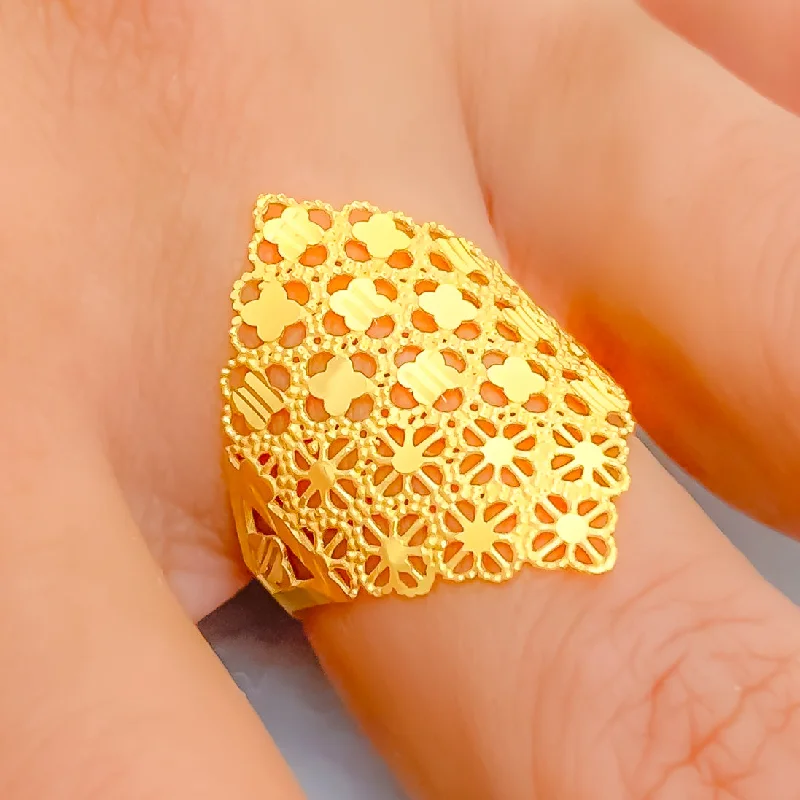 Refined Charming 21k Gold Floral Ring